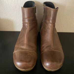 Womens Keen boots brown size 8. Good condition